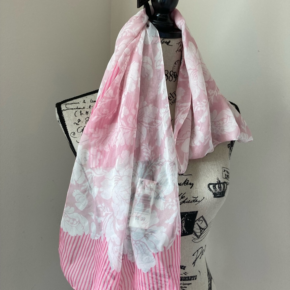 TR Bentley pink and white scarf. NWT - Picture 6 of 7